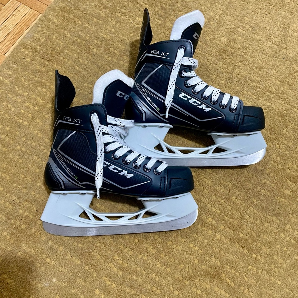 CCM Ribcor Rib XT Ice Hockey Skates, size 3.0